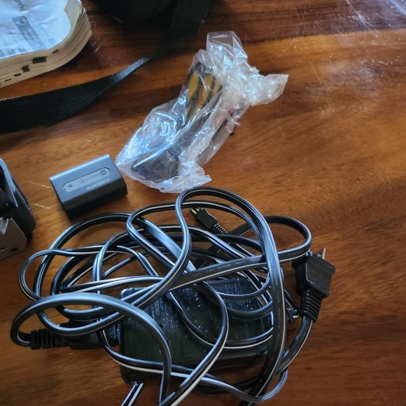 Sony DCR-HC52 MiniDV Handycam Camcorder with 40x Optical Zoom - Picture 4 of 8